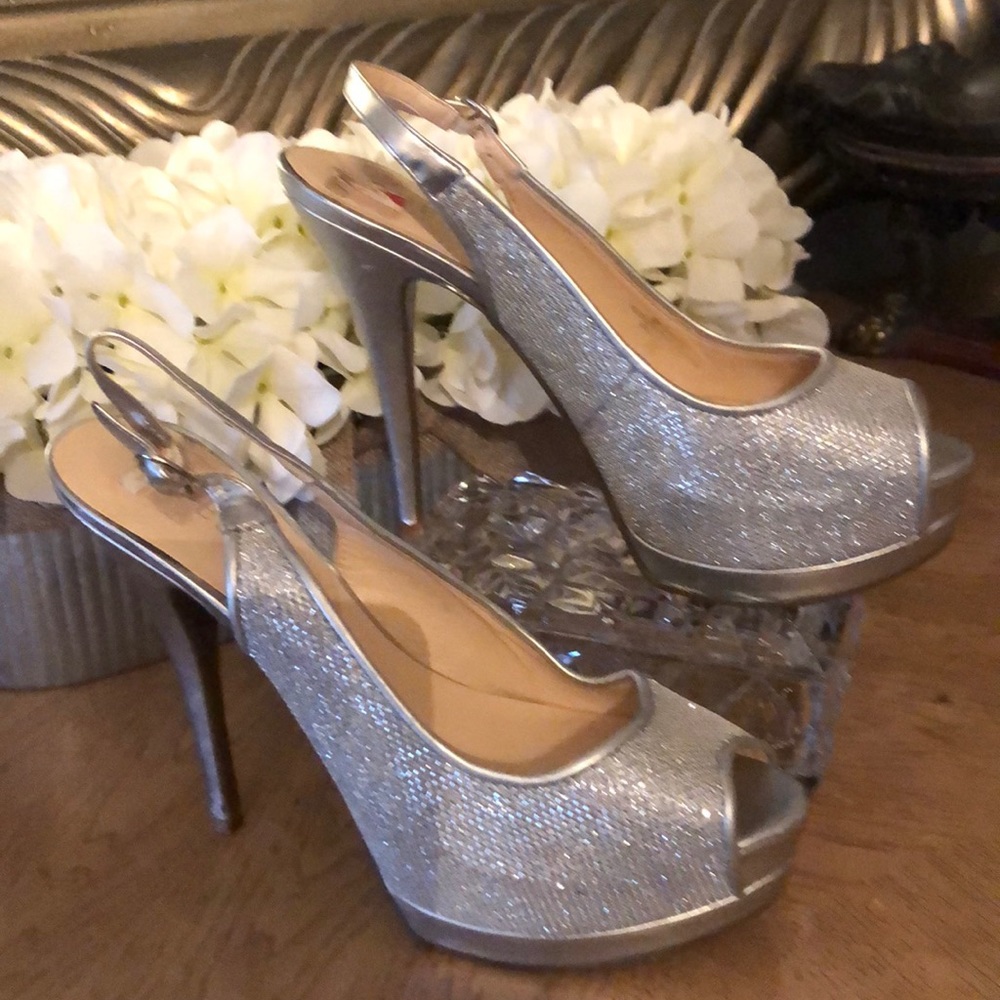 Silver crushed sequence open toe platform pump